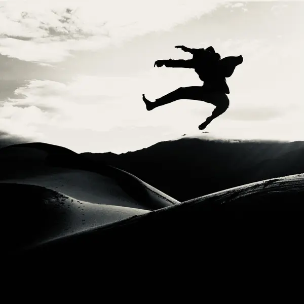 FC Jumping Man BW_600x